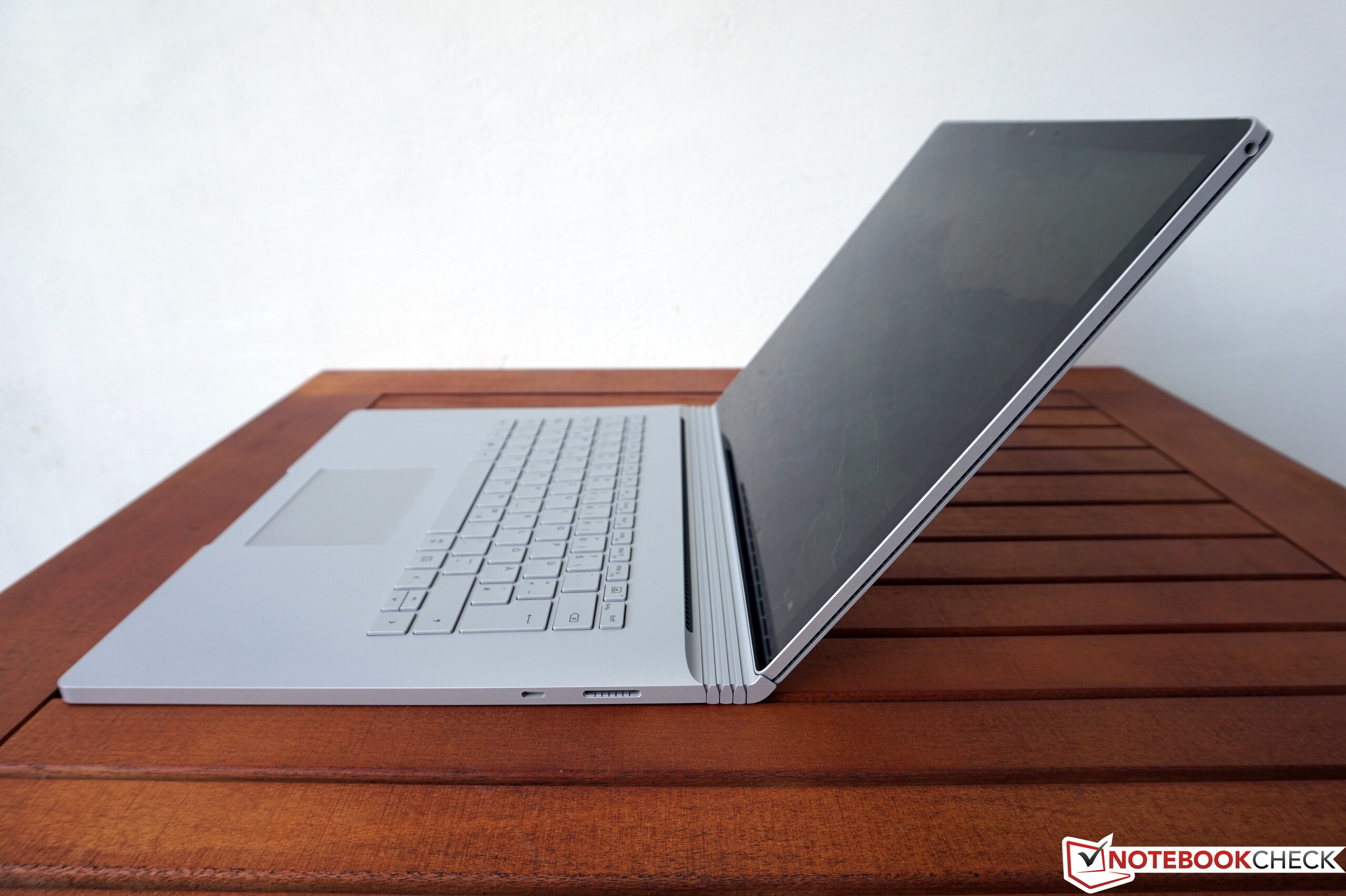 مشخصات لپ تاپ Microsoft Surface